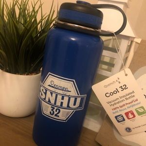 NWT 32 oz Insulated Hydration Bottle
